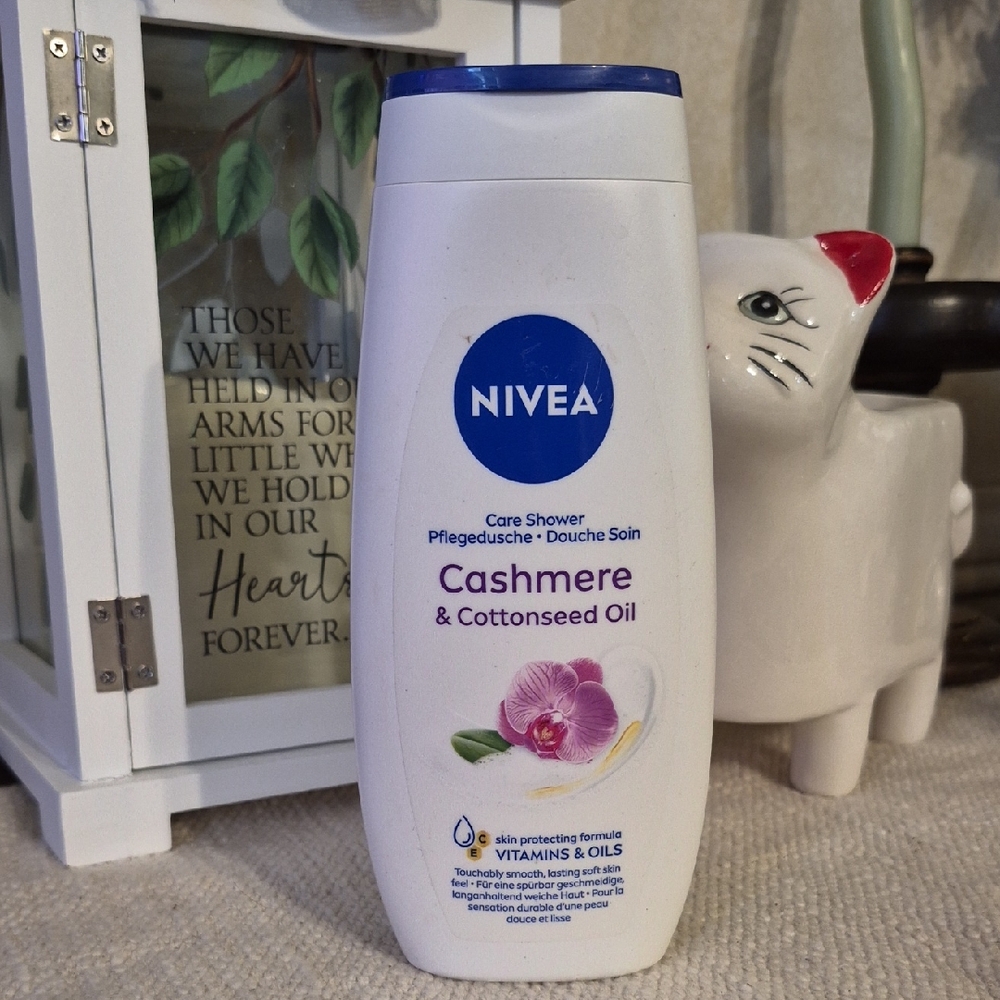 🥳3 For $20!🥳 Nivea Cashmere & Cottonseed Oil Care Shower